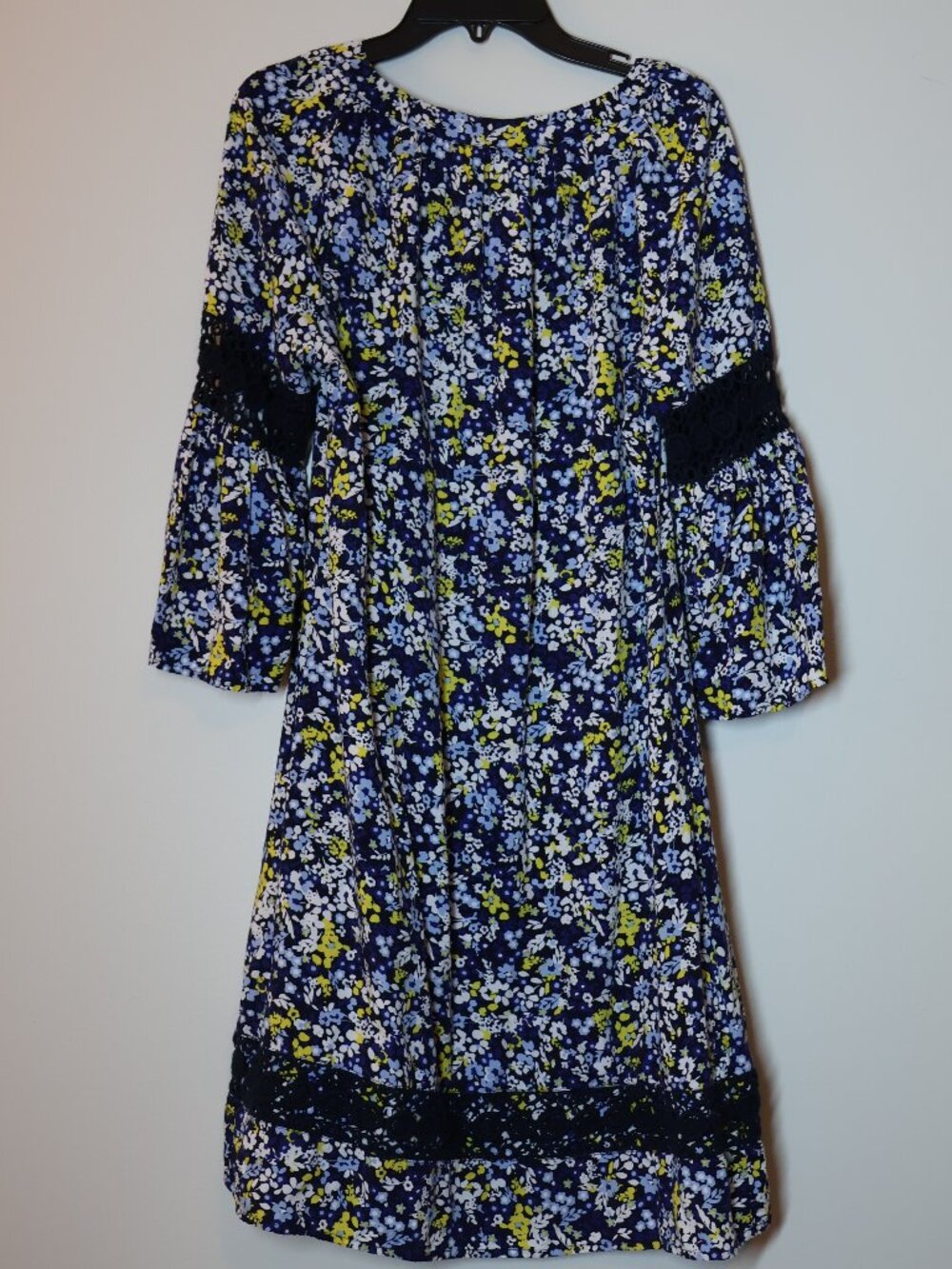 Crown and Ivy Size Small Floral Dress With 3/4 Length Sleeves